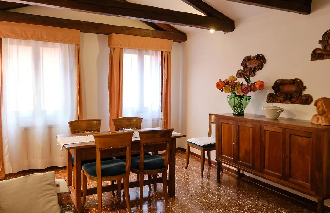 Palazzetto San Lio, Rialto-1