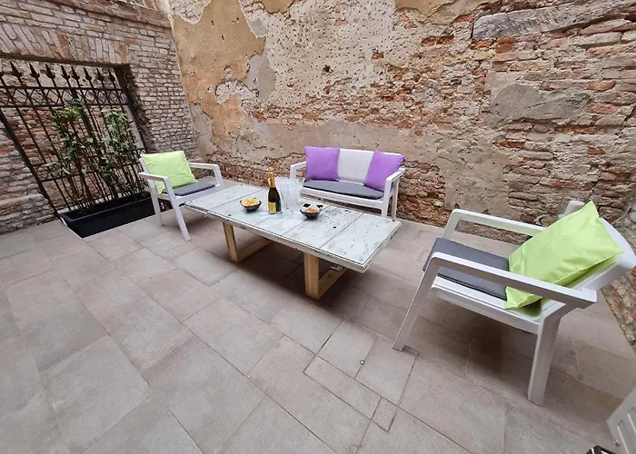 Venice With Private Courtyard